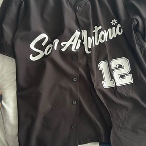 San antonio shirt size small- FITS LIKE MEDIUM